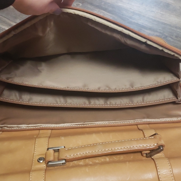 Kenneth Cole Leather messenger computer bag - Picture 12 of 16